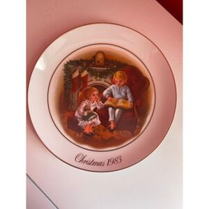 1983 Avon Third Edition Enjoying The Night Before Christmas Memories Plate